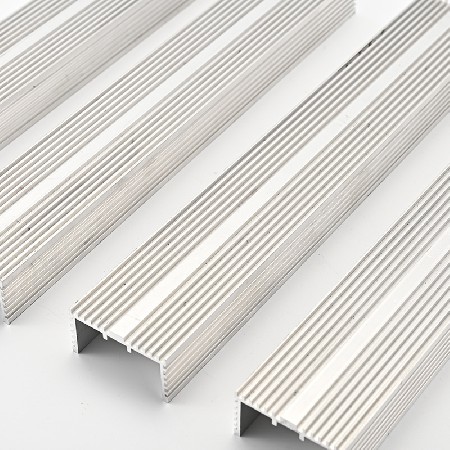 定制加工6063铝散热器材U型槽装饰散热条工业用铝型材料角铝型材